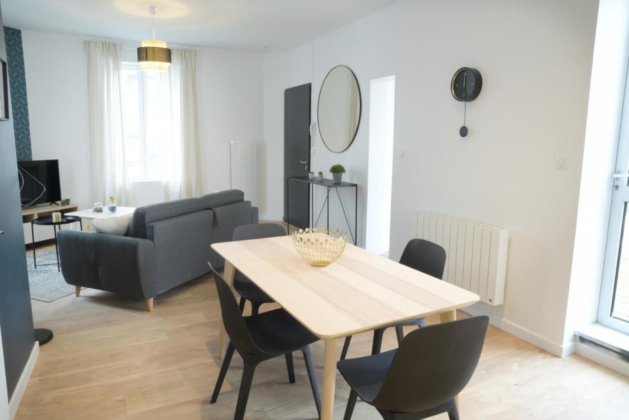 T2 De 55M2 Avec Toit Terrasse, Hyper Centre, Wifi, Draps, Savons Et Serviettes Fournis Cognac Luaran gambar