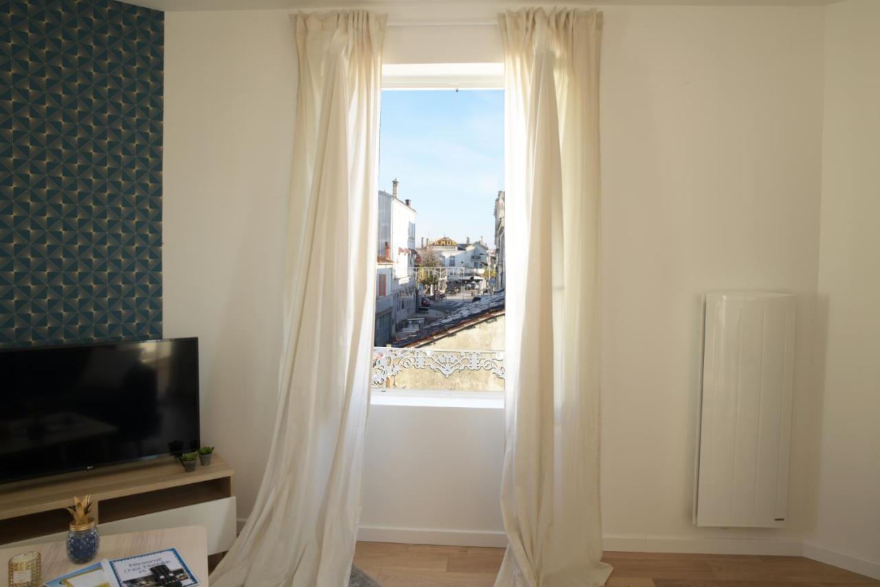 T2 De 55M2 Avec Toit Terrasse, Hyper Centre, Wifi, Draps, Savons Et Serviettes Fournis Cognac Luaran gambar